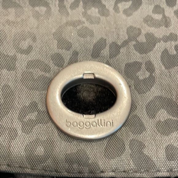 Baggallini Grey Leopard Print Canvas Travel Bag with Adjustable Strap - Picture 6 of 9